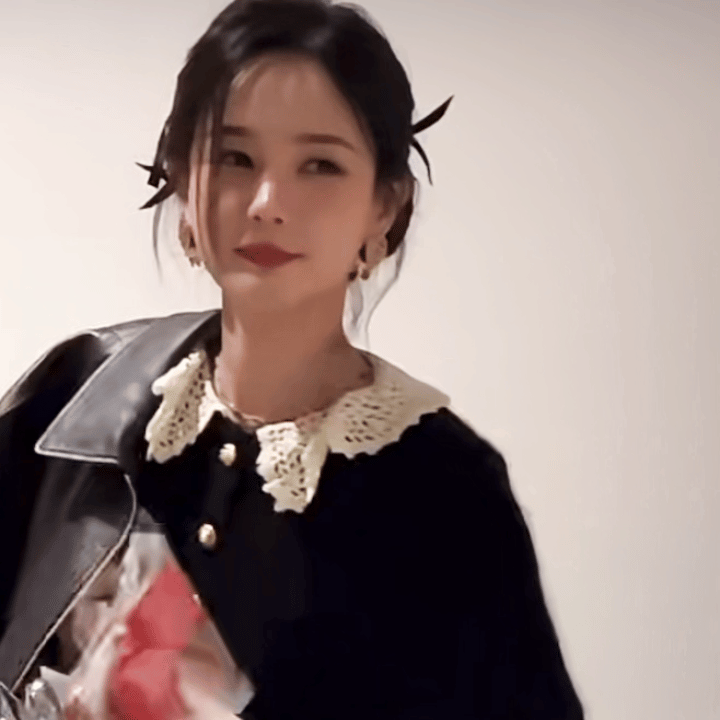 李一桐2024拒绝内耗  李一桐[超话] 李一桐大美女分享自己的2024热爱瞬间