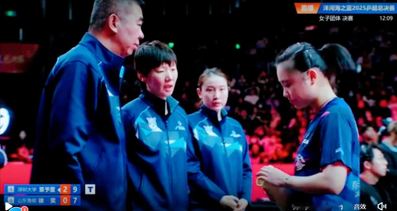 王曼昱急眼了！看着徐奕被小蘑菇暴揍，无计可施。

鳗鱼今天弃赛，
就是给徐奕机会