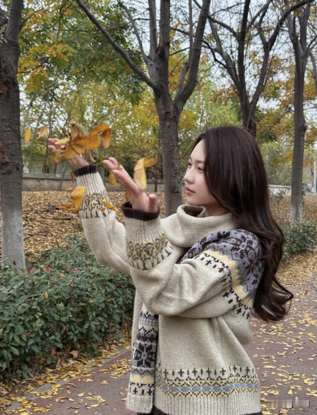 怎么生活才能开心快乐做自己喜欢的工作，如果不能，就在业余时间做喜欢的事。