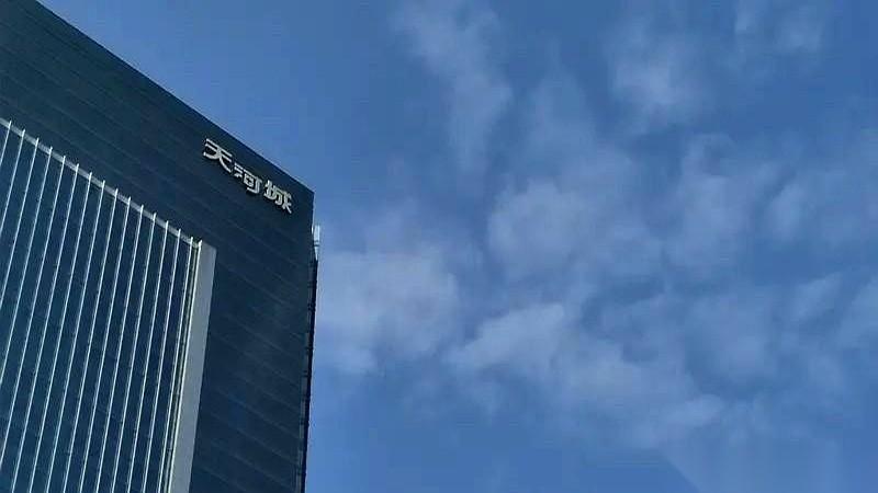 天涯社区开门了，但第一件事不是请老用户回家，是把收款码怼到了脸上。
一张“创世门