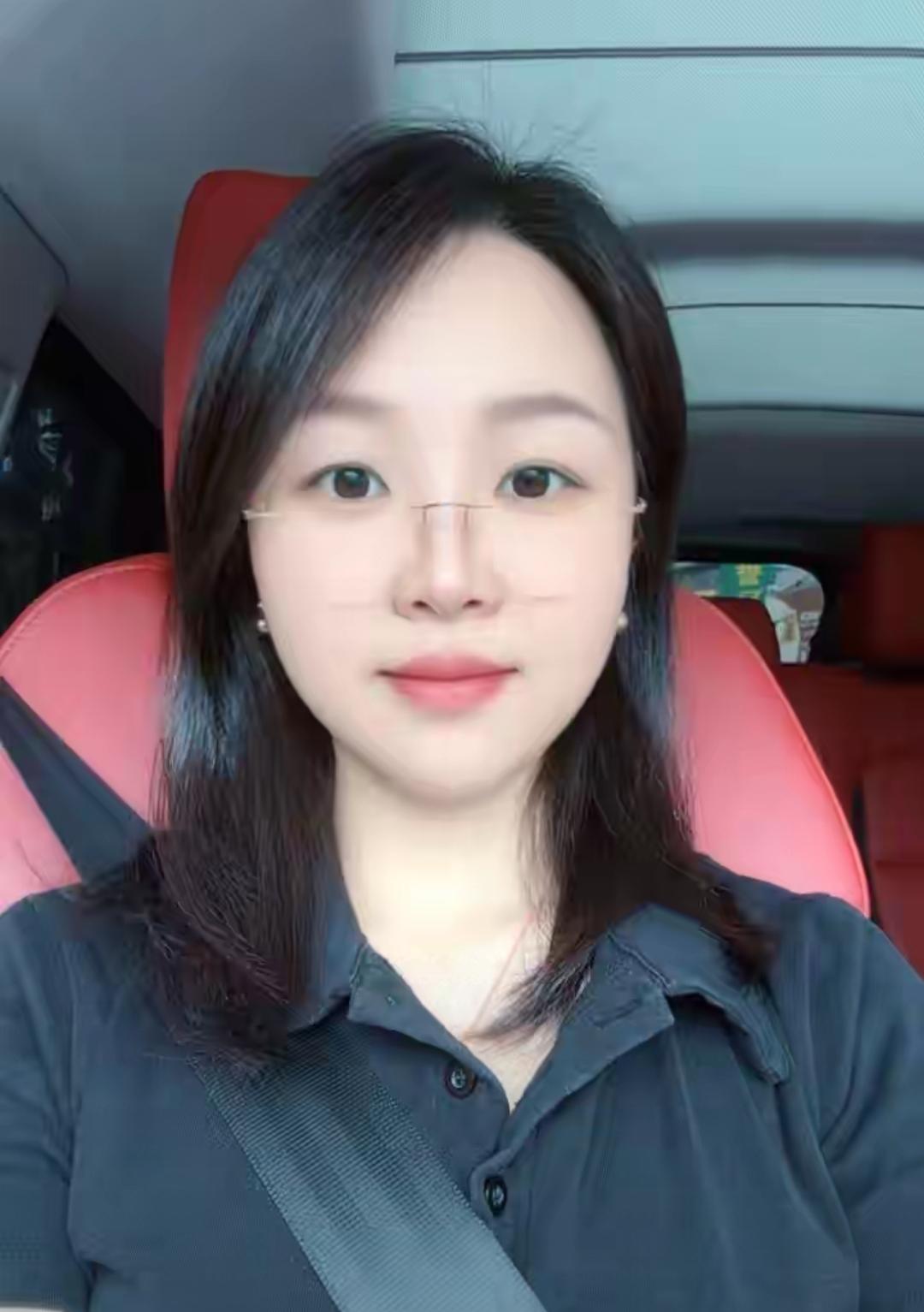 大家好，这是我十年以前，花10万块钱娶回来的老婆。一晃十年匆匆而过，再看这张照片