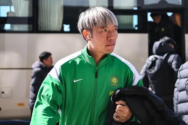 战蓉城首发，迎来代表国安的第351次中超联赛出场，超越350场杨智，升至队史第二