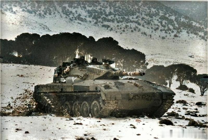 进入黎巴嫩的梅卡瓦MK1，摄于1982年。初出茅庐的它可是以干掉T72而震惊于世