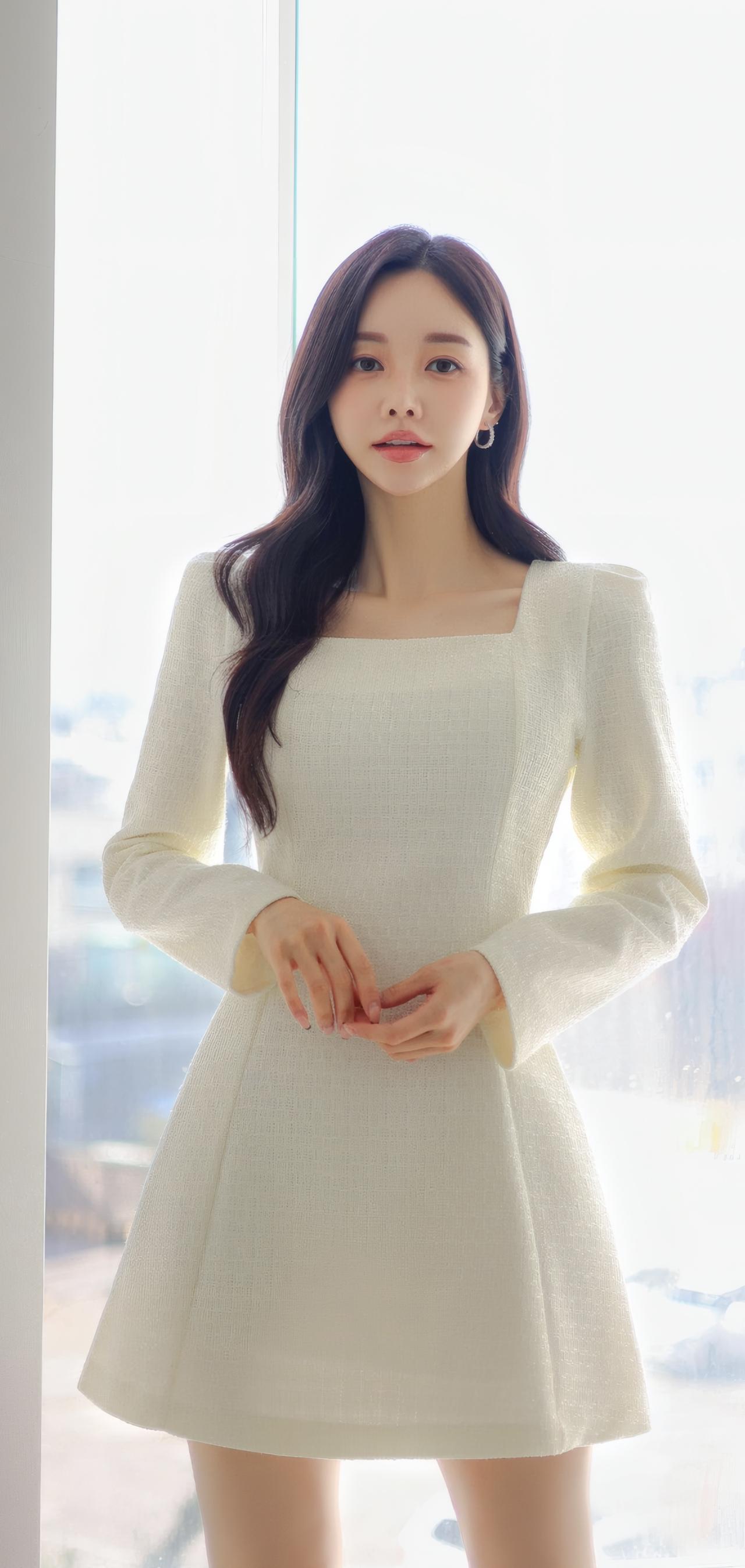 温柔优雅，白色连衣裙的清新魅力