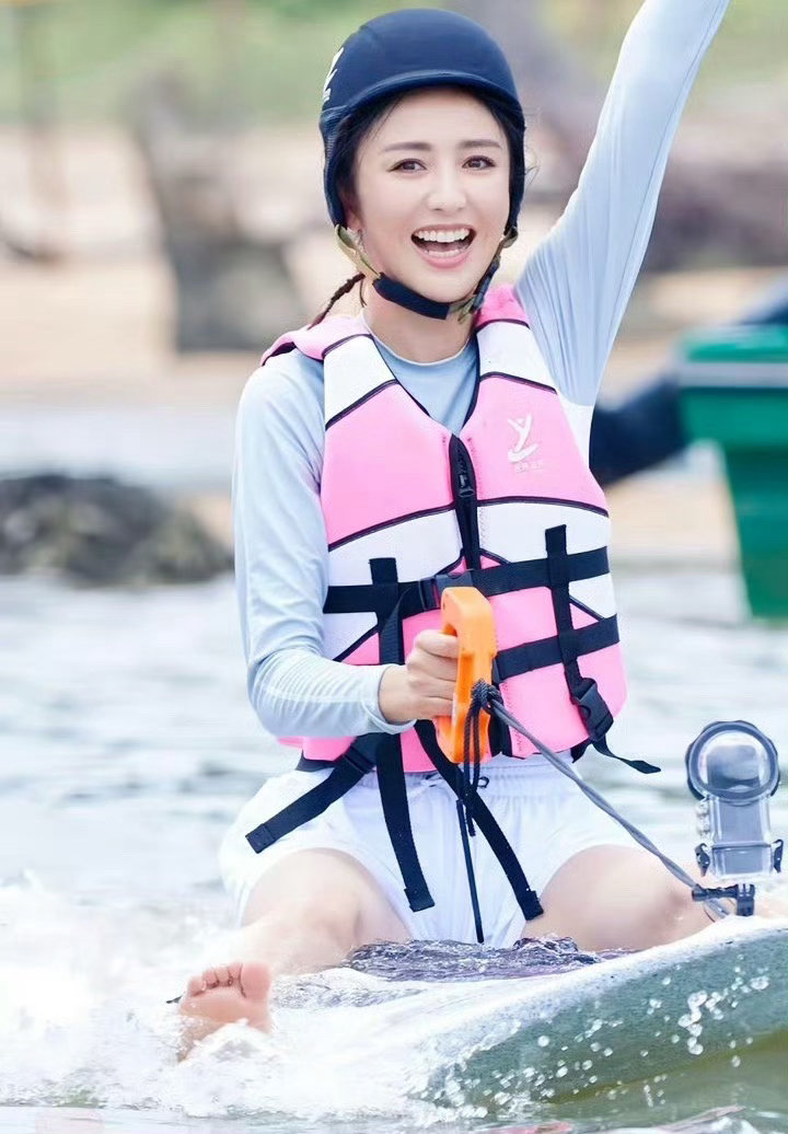 佟丽娅真是从头美到脚 ​​​