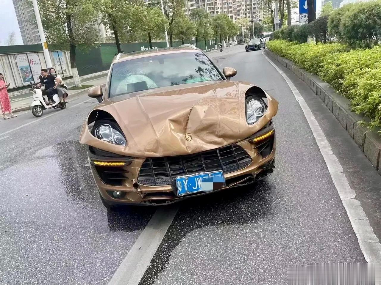豪华车碰撞，国产车和进口车，谁更胜一筹？ ​​​