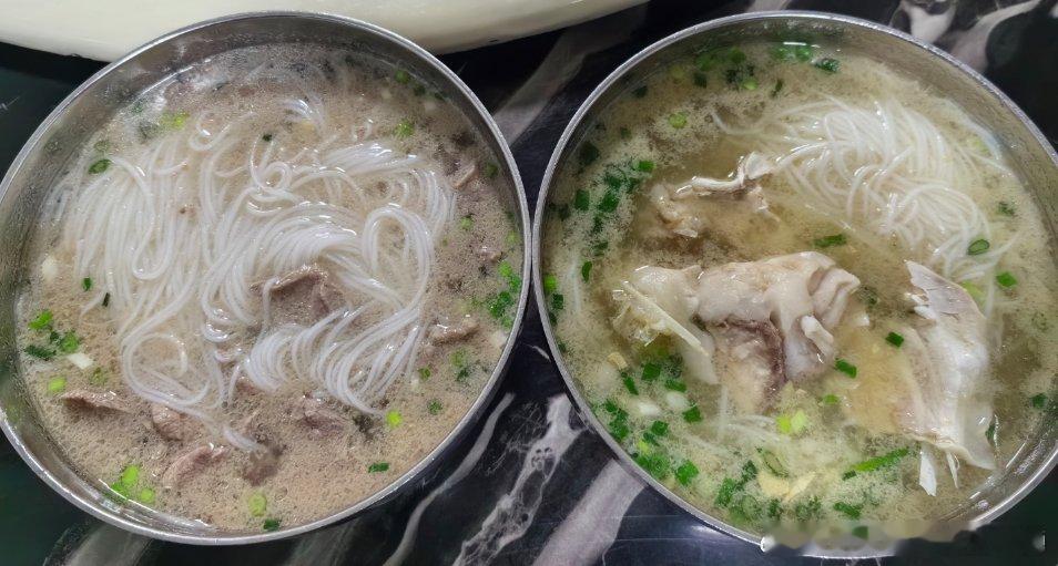 南城游子回乡必吃水粉，粉长意寓长寿，晶莹剔透缘于要用水洗，过程繁琐，节奏快的城市