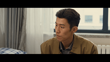 生命树一条腿换孩子上学机会 生活对底层人从来都不温柔💧。矿工失去一条腿，换来的