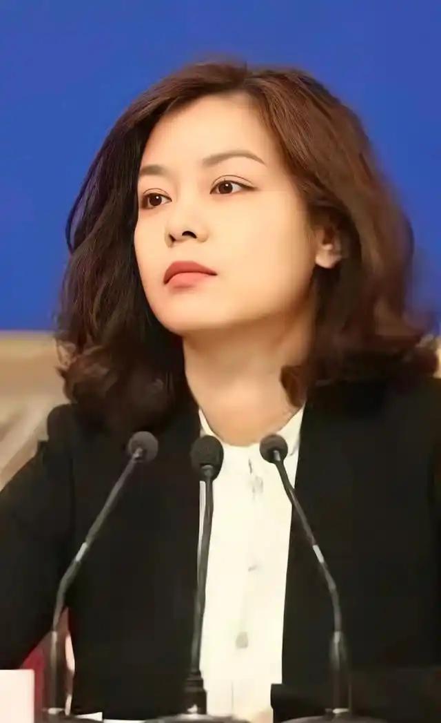 目光犀利，最美外交翻译张京！
2021年3月:中美高层战略对话，16分钟超长脱稿