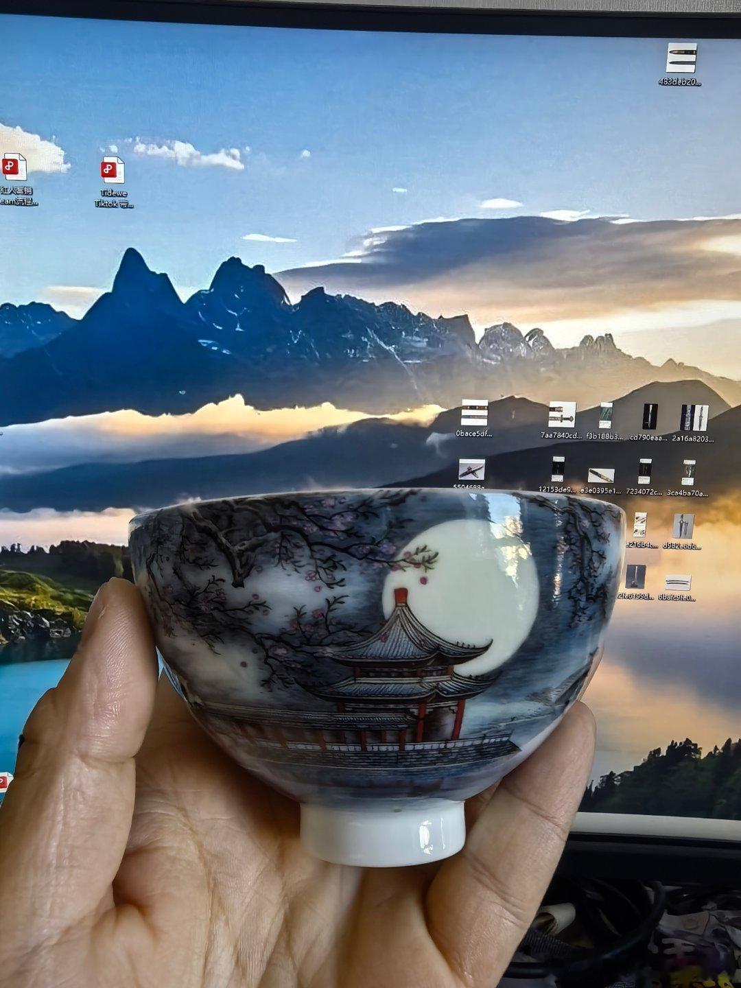 五一早起干活我近期最喜欢的鸡心杯下午躺着窗户旁边看会书，舒服[doge] ​​​