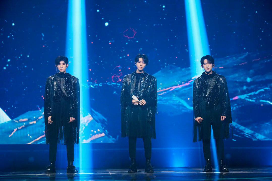 TFboys敢不敢来个合照吓我们一跳TFboys十三周年没发合照周年纪念日无数粉