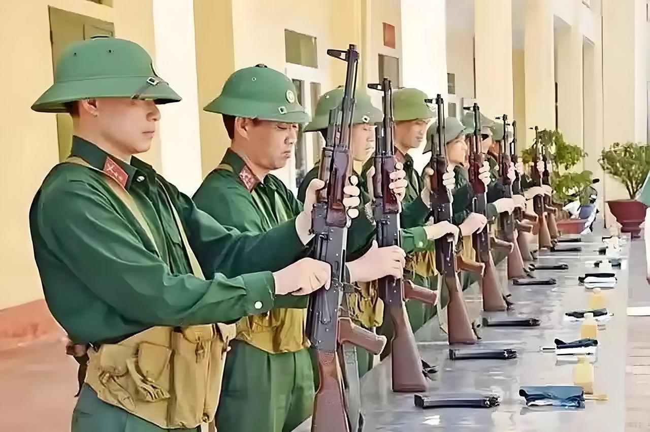 越南拉偏架，对泰国进行警告。

近日，越南外交部通信新闻司代司长兼外交部发言人范
