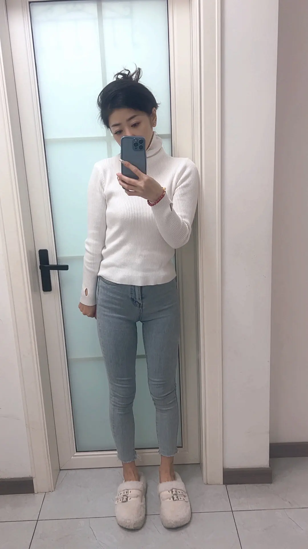 已经不是那个多年前不怕输的小姑娘了，所以不敢赌，不敢尝试，因为真的怕输...