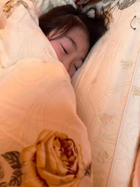 天津河西区一名刚结束高考的 18 岁女孩，考完后回家睡了一天一夜。本以为她只是累