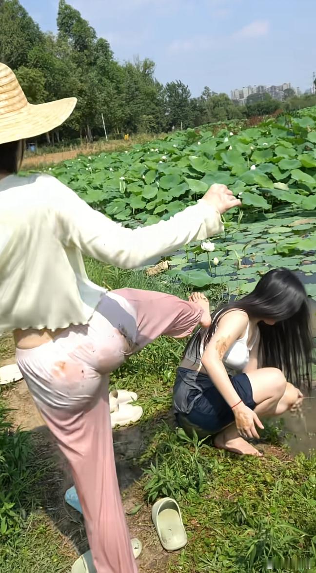 坏蛋姐姐正在欺负妹妹[怒] ​​​