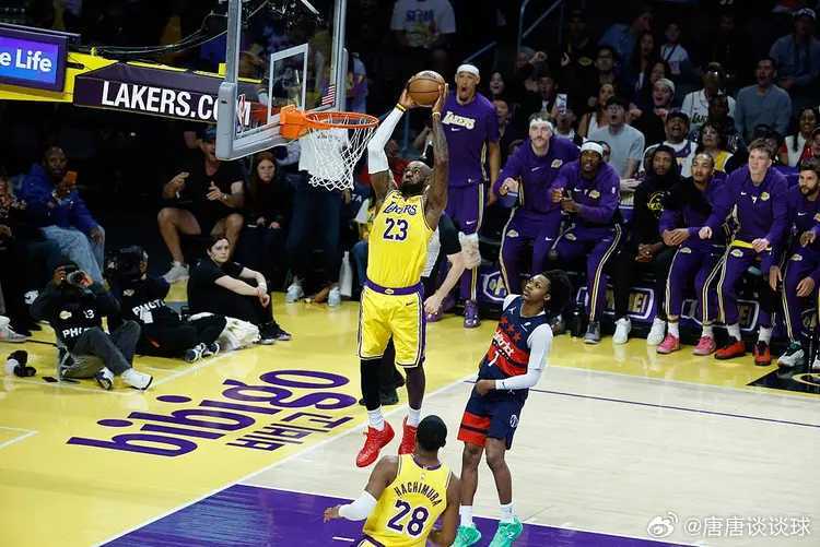 NBA常规湖人队（49胜26负）继续连胜。在东契奇自动停赛的情况下，勒布朗送出三