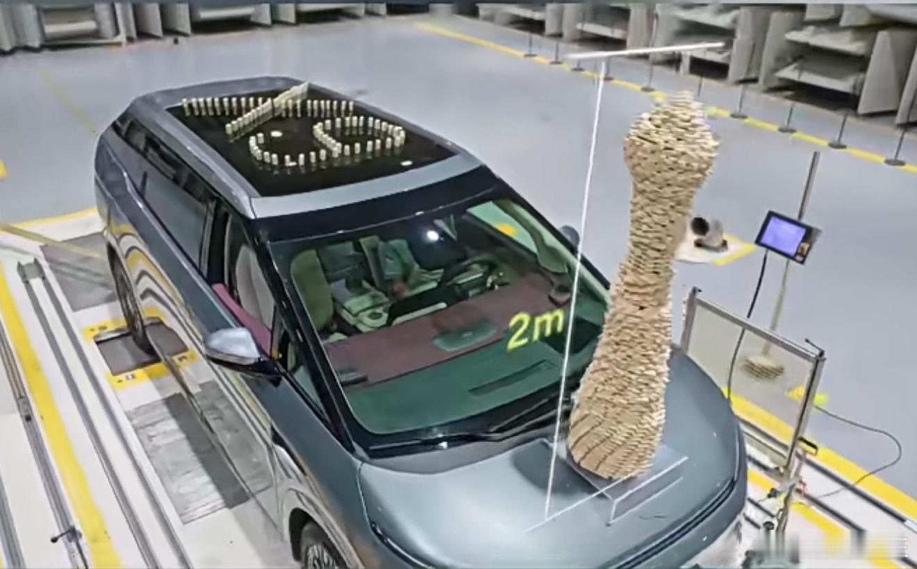 在车顶摆积木这种营销，其实我觉得没什么喷的，只是从客观来说它的营销劣势就在于并不