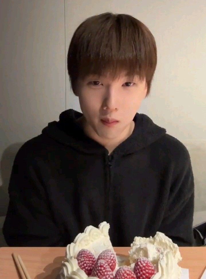 推热转：朴志晟生日直播装饰SM VS志晟妈妈 
