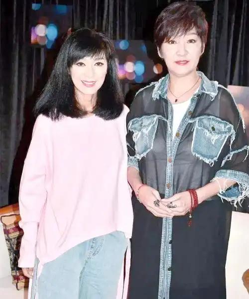 米雪是TVB老牌花旦，雪梨因饰演经典角色李莫愁被观众熟知。姐姐一辈子护着妹妹，可