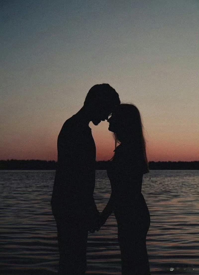 致另一半：
从今天起，我们恐怕不能再互称爱人了，只是孩子的父母。往后余生不大会携