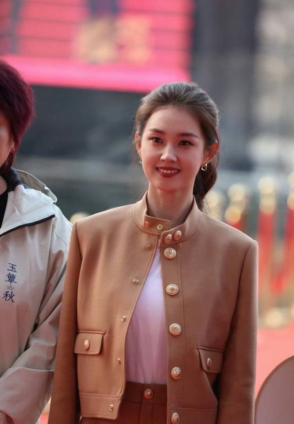 感觉鼻基底有点凹陷 ​​​