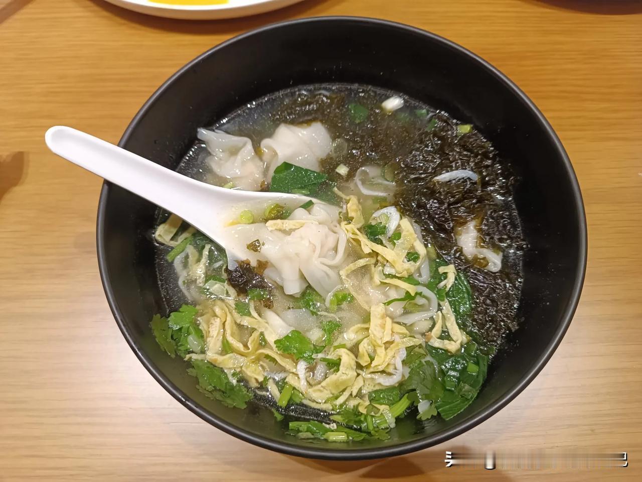 夏日生活打卡季小馄饨一碗，美味