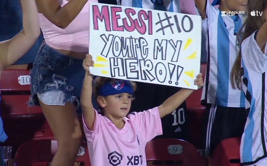 YOU'RE MY HERO迈阿密国际后防线梅西进球