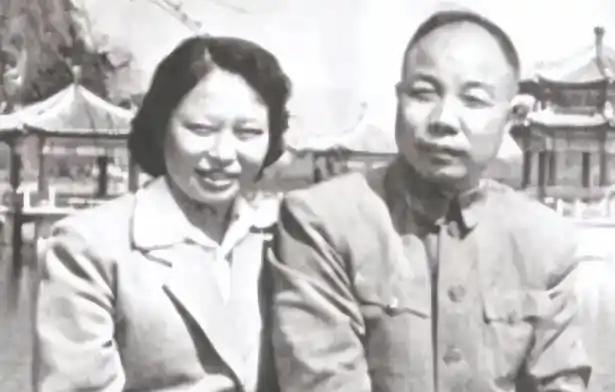 1958年萧华上将兴国寻亲：失散24年的兄妹重逢

1958 年，开国上将萧华回