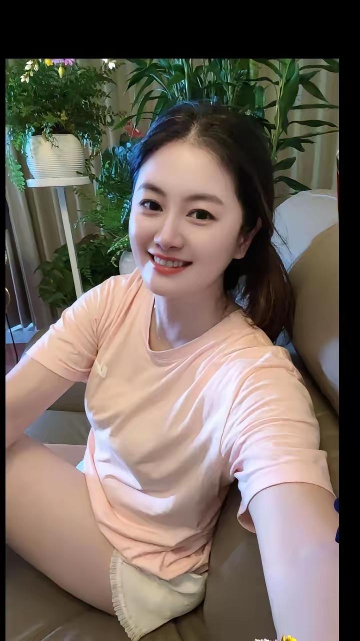 今天休息。自拍一个