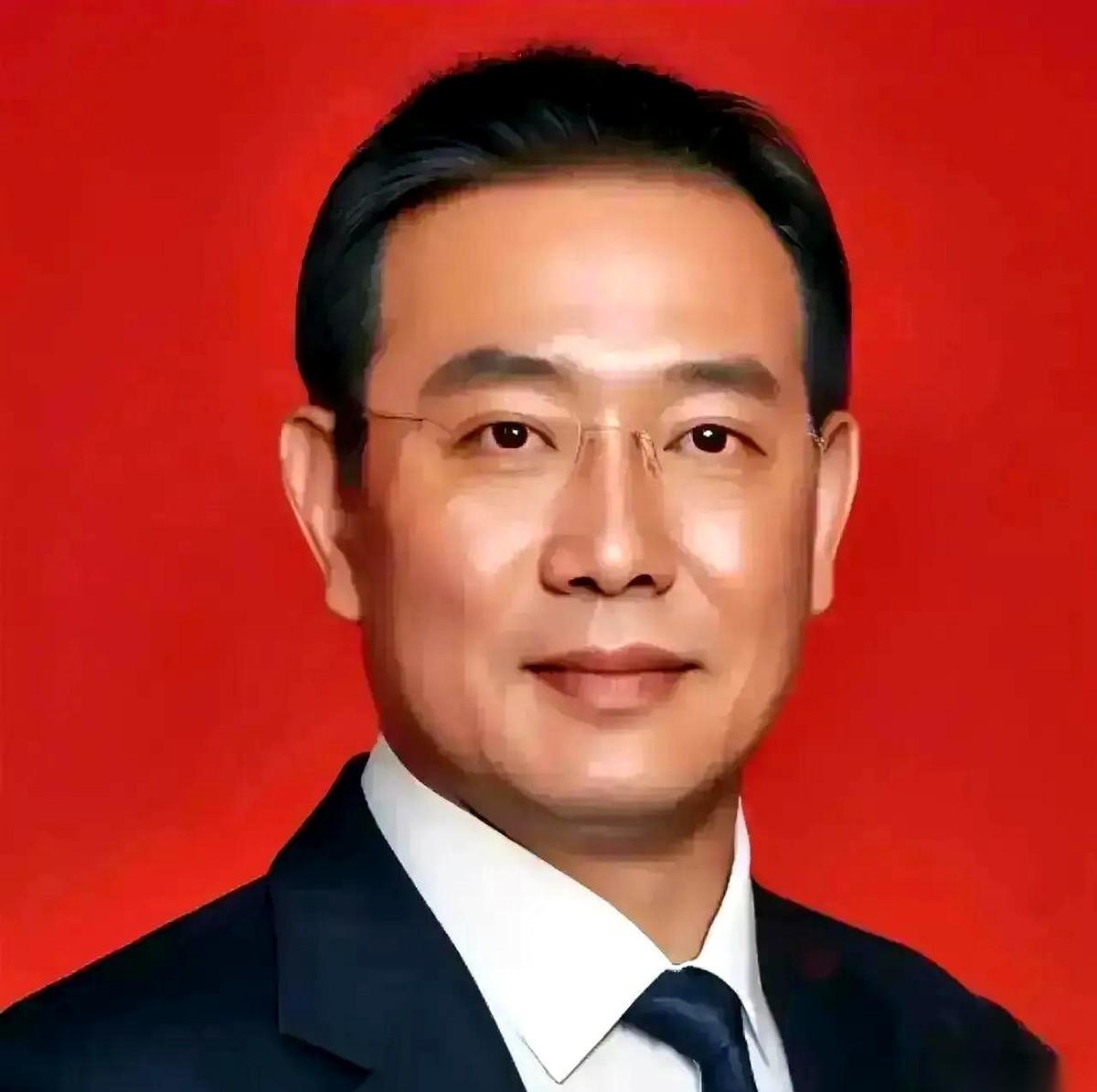 我跟你说，月薪两万，跟熟人就说五千。
为什么要藏？因为除了你爹妈，没人真心盼着你