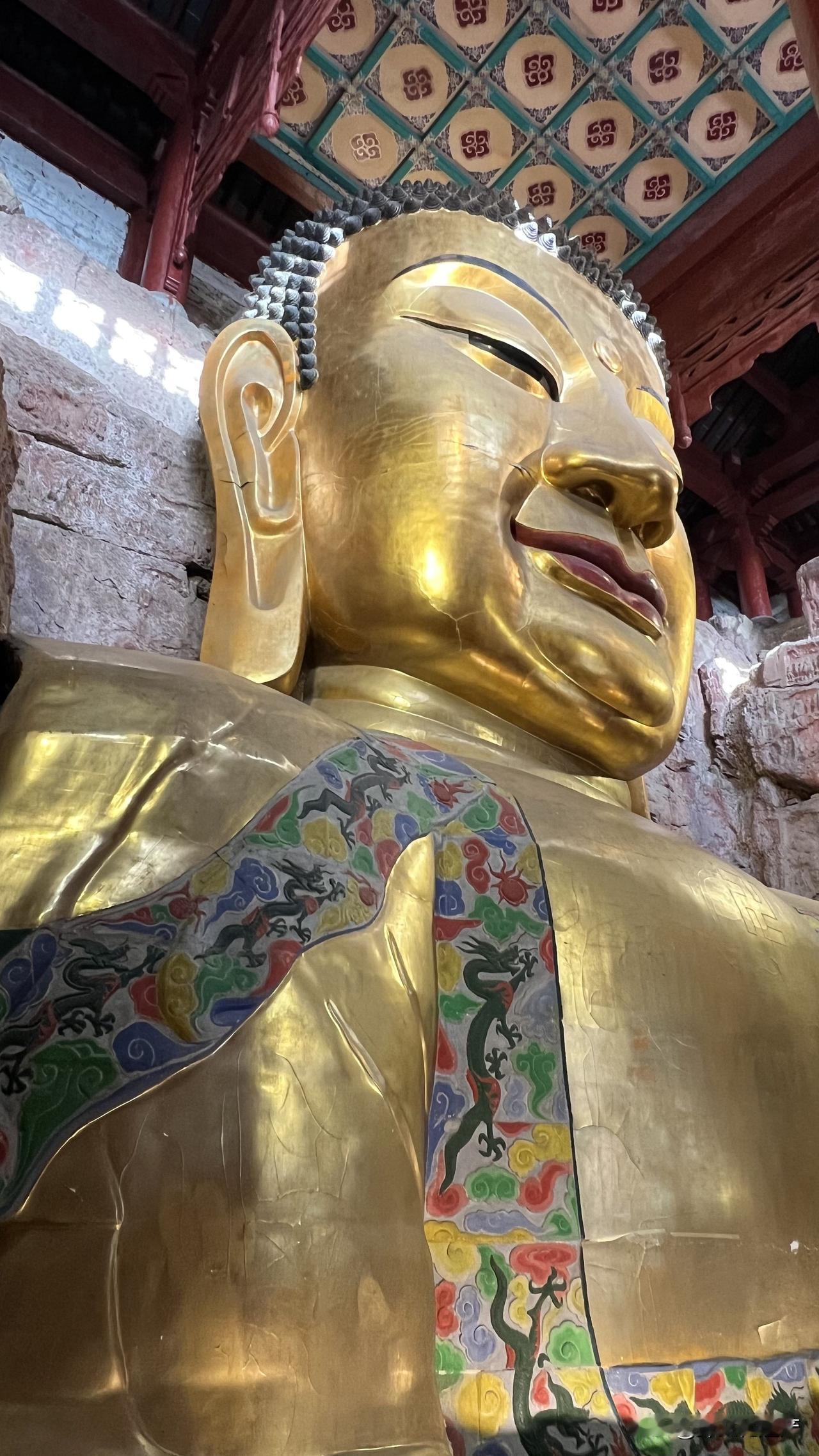 兴化寺，原名石佛寺，徐州八大古寺之一，现存明代重修大佛殿内有高约十多米的石佛半身