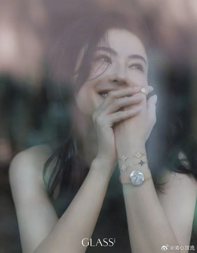 张柏芝权威美貌张柏芝千禧年珠宝美人GLASS真的很懂张柏芝的美。千禧年的珠宝美人