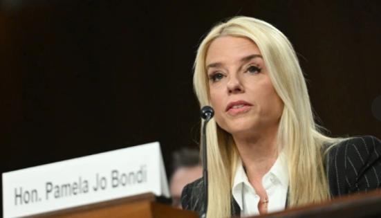 白宫上演“炒鱿鱼大戏”，特朗普怒掀桌子，大清洗才刚刚开始！

白宫的空气里飘着一