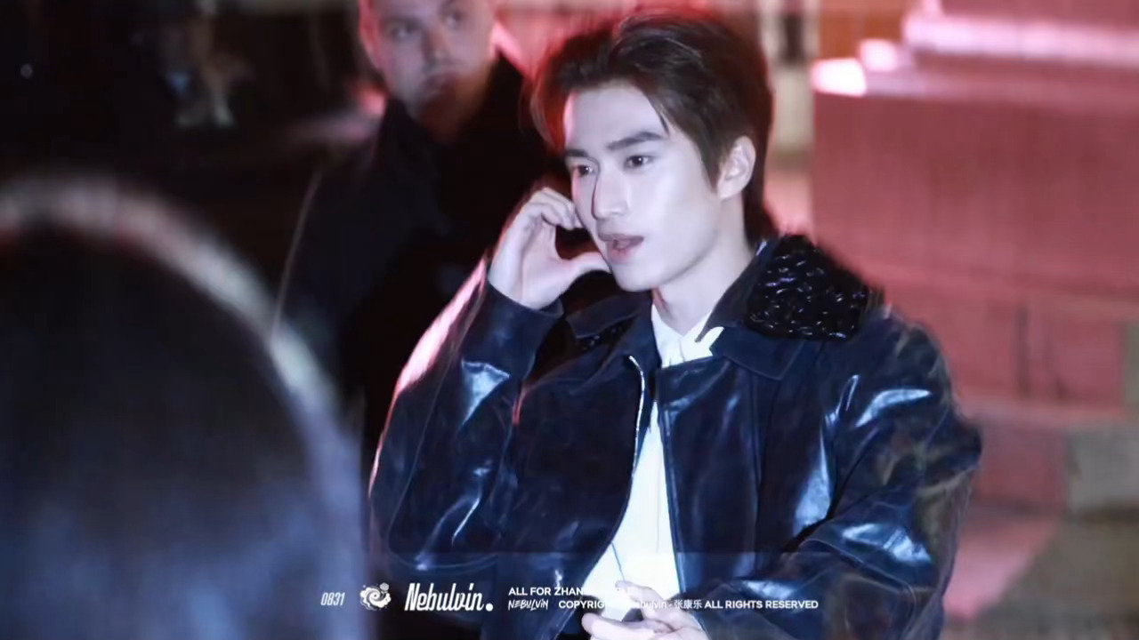 米兰时装周 这种镜头感和身材管理的双重暴击谁顶得住！！张康乐，你真的好帅张康乐身