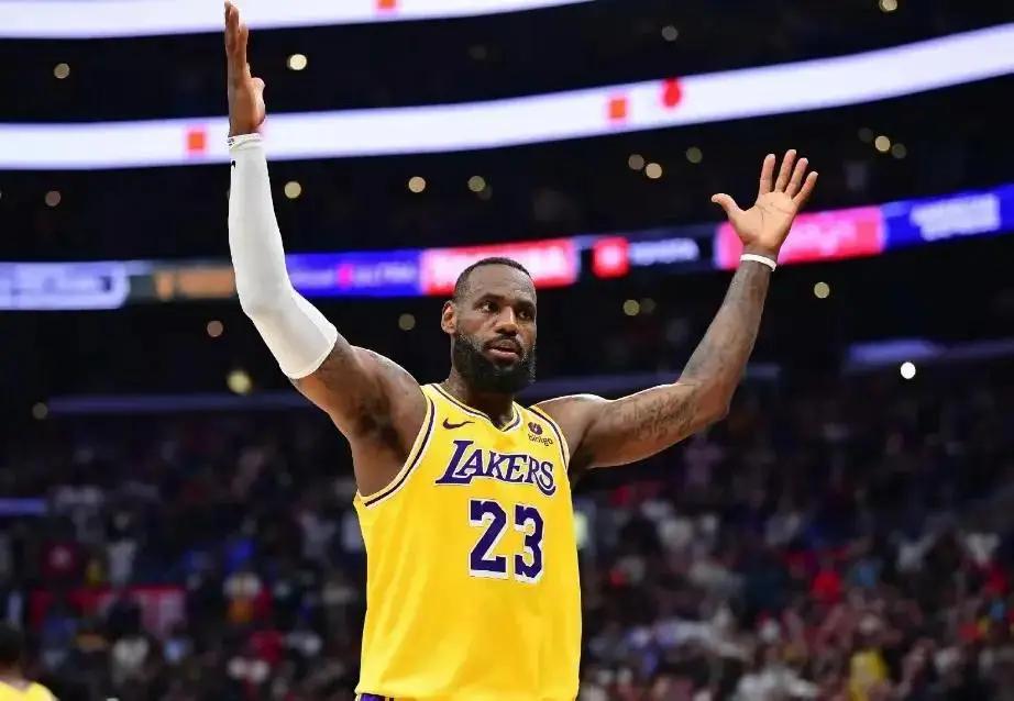 没想到，一个拿了无数冠军、成为NBA历史得分王的男人，到现在还舍不得挂靴？很多人