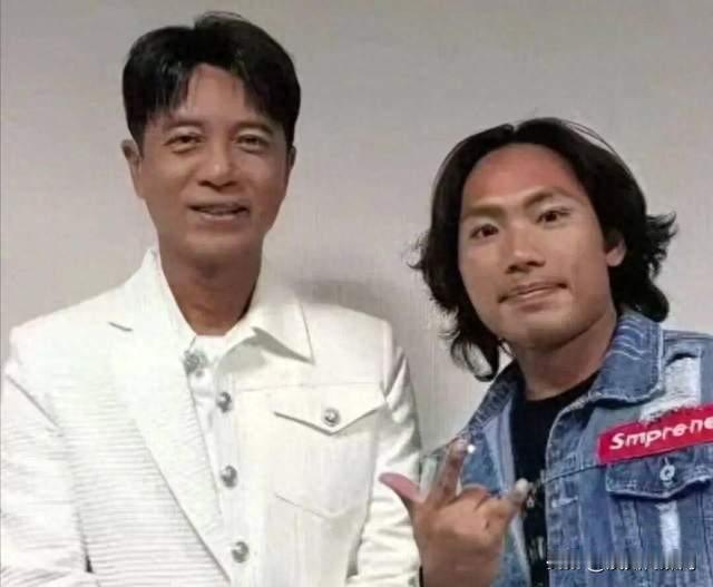 曾给李克勤救场2小时，草根歌手侯浪将开个人演唱会：双人票价50至150元不等，演唱3小时