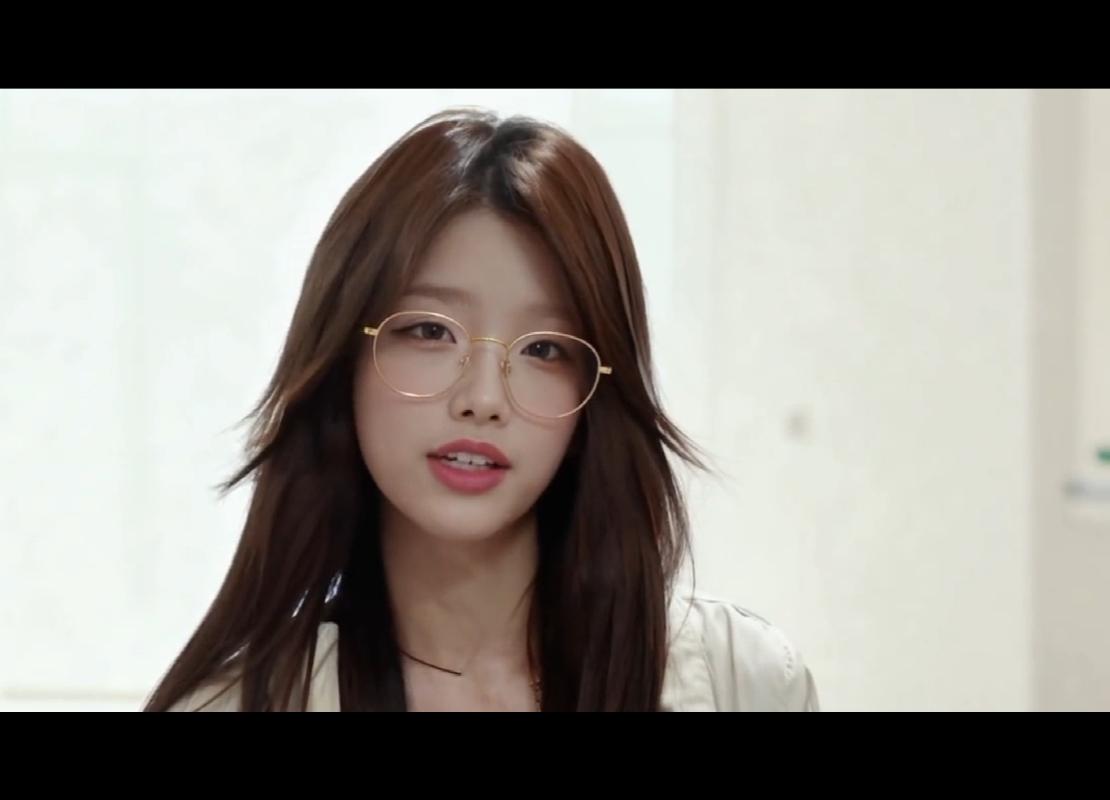 当前证券市场中普遍存在非理性投资现象，主要表现为投资者在缺乏基本面研究、公司业务