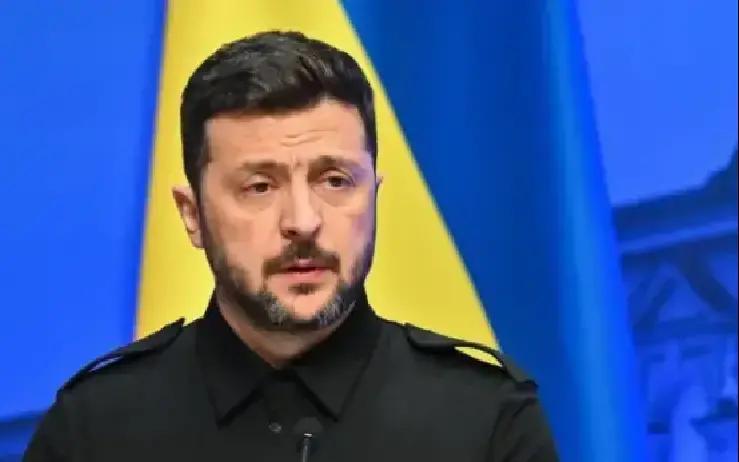 快讯！快讯！
三年炮火把遮羞布都撕了：俄从摆帝国谱，活成了缩着脖子看家护院；乌从