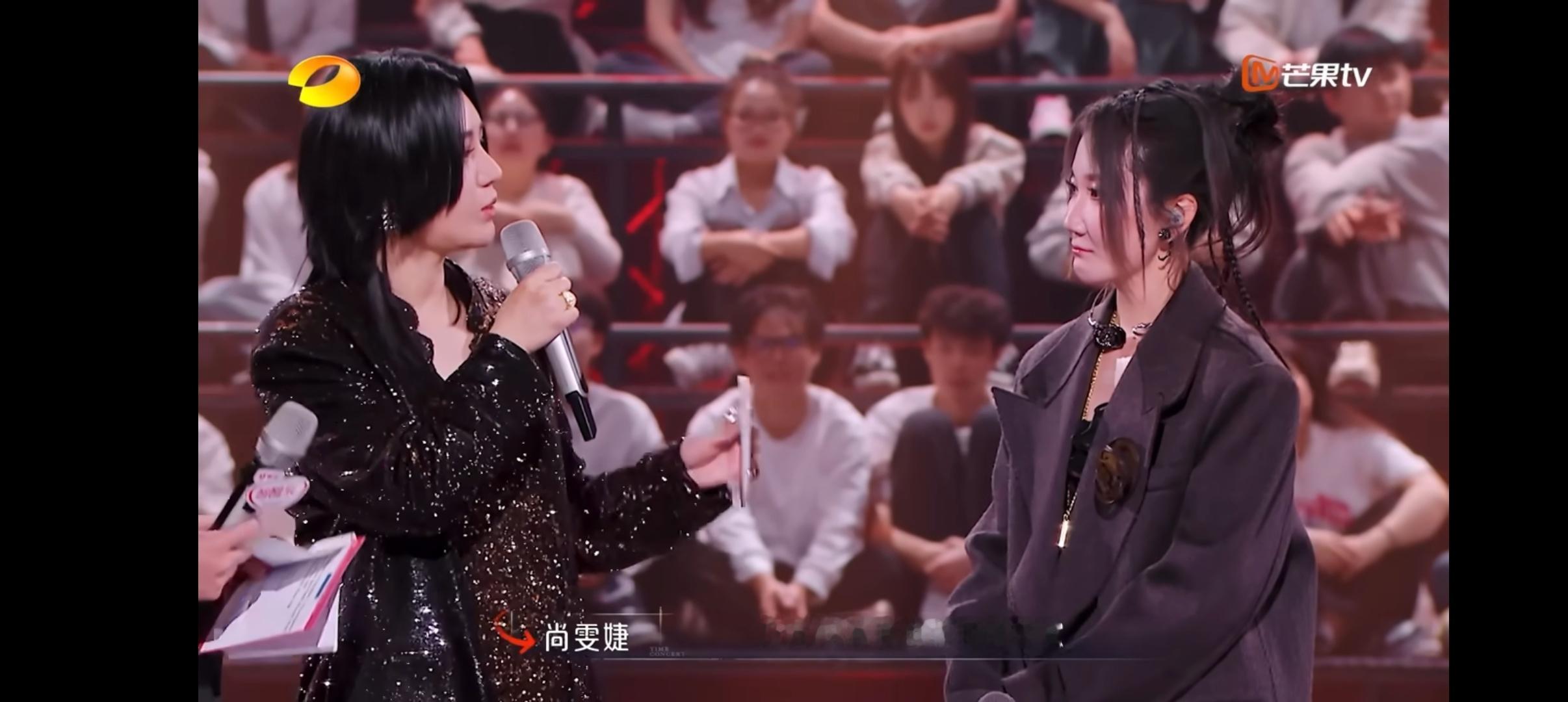 乃万熊抱尚雯婕  去年乃万帮尚雯婕创作新歌，今年尚雯婕帮乃万宣传新歌《孤独导航》