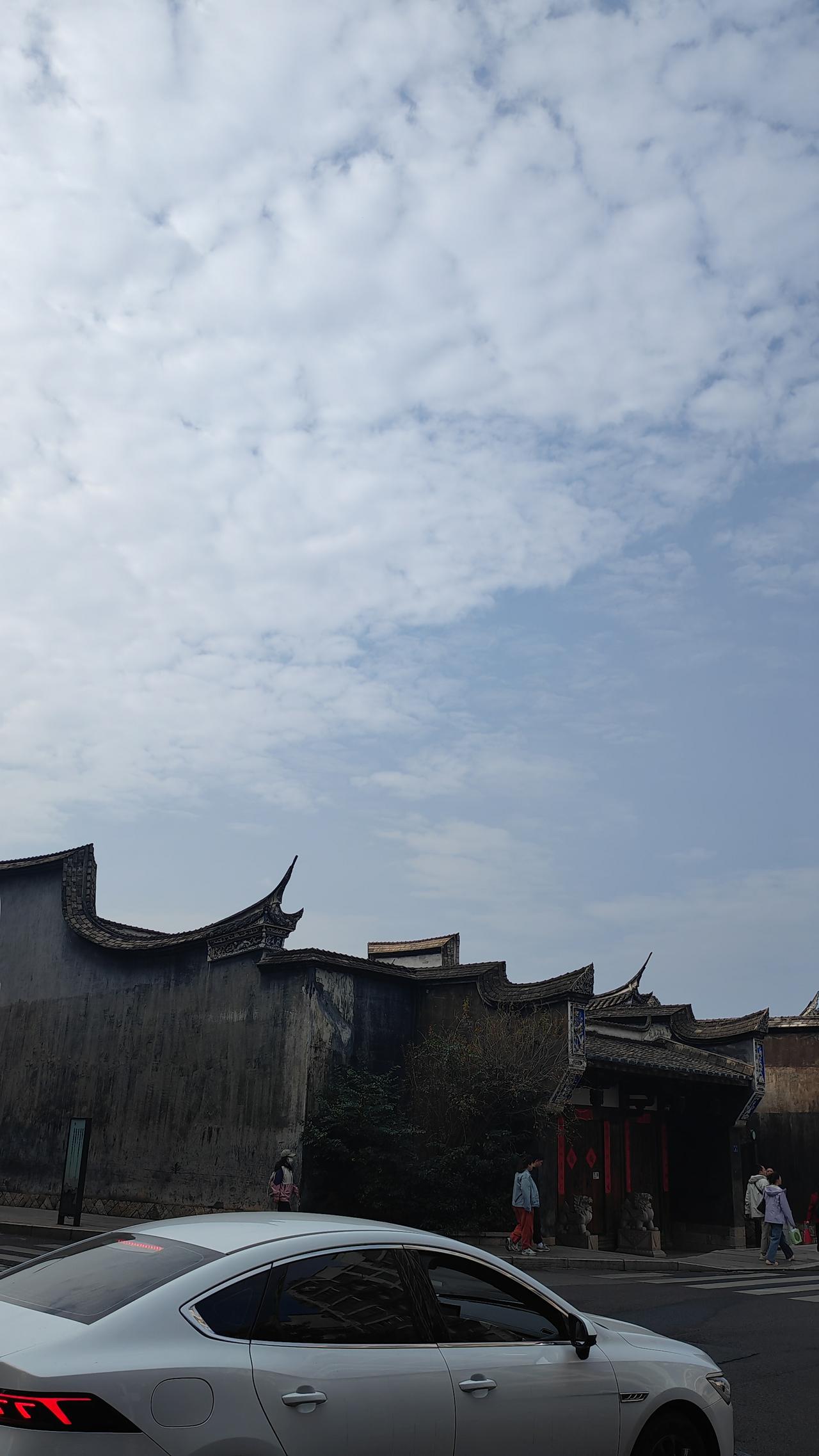 【周末多睡两小时能缓解焦虑】

睡不够周末补觉真的有用？ 周末补觉，已经成了不少