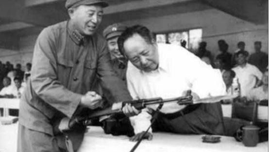 1936年，罗瑞卿磕坏了牙，在西安一家牙医内就诊，他突然问牙医：孙思邈是哪朝人。