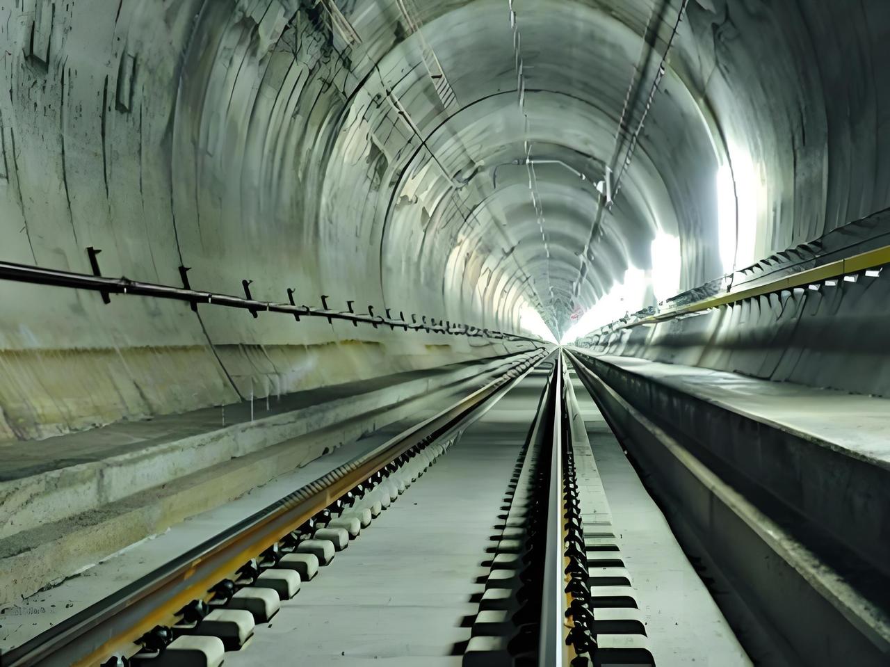 伊朗是时候改变对以色列的战术了！
还是以色列自己给伊朗提的醒。近日，以色列连续轰