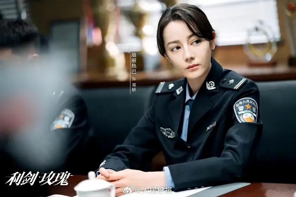 要说赵露思是不是顶级美女，把她和迪丽热巴放一块儿同框，那简直就是视觉盛宴，根本没