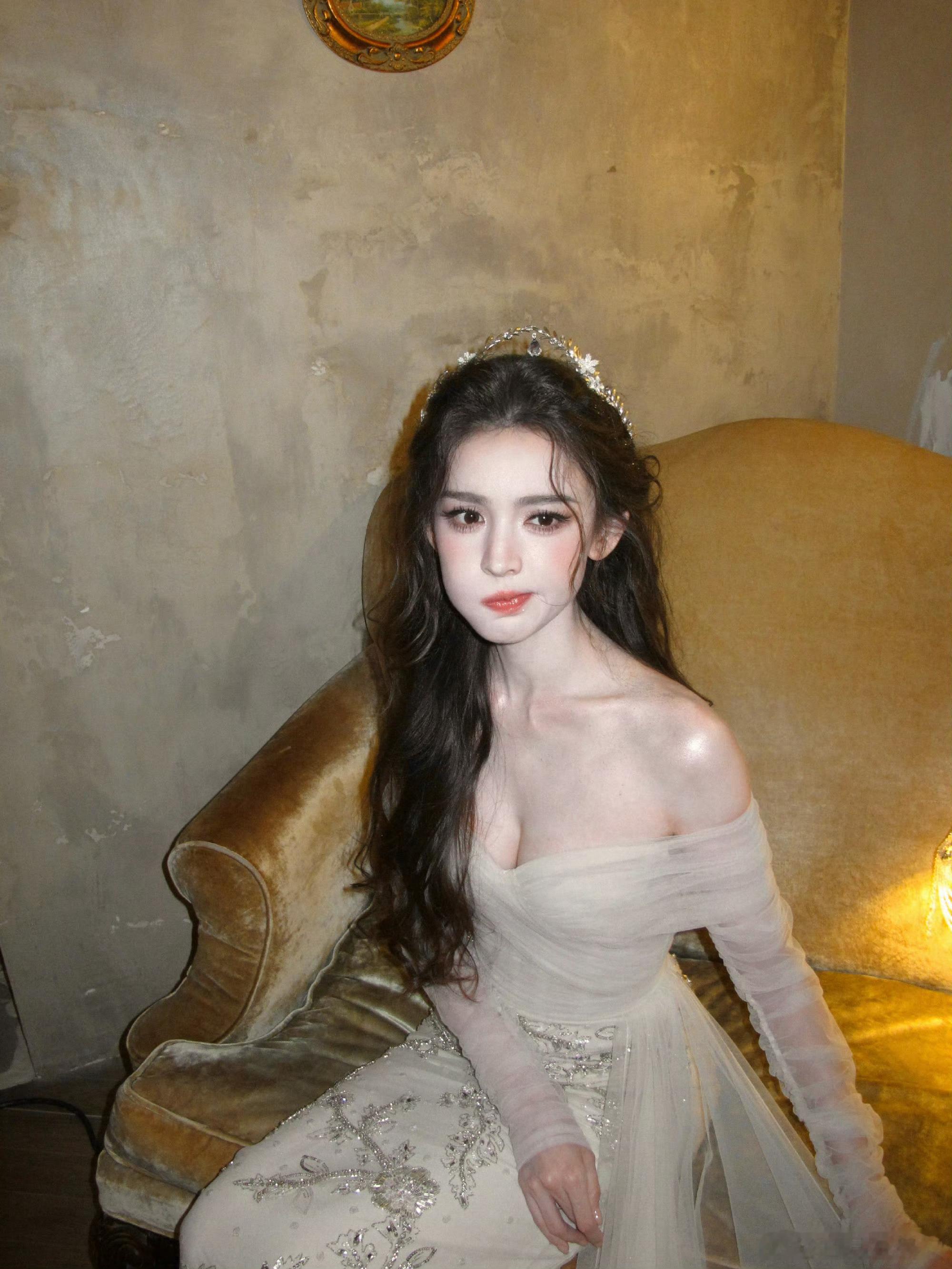 娜扎抹胸好看