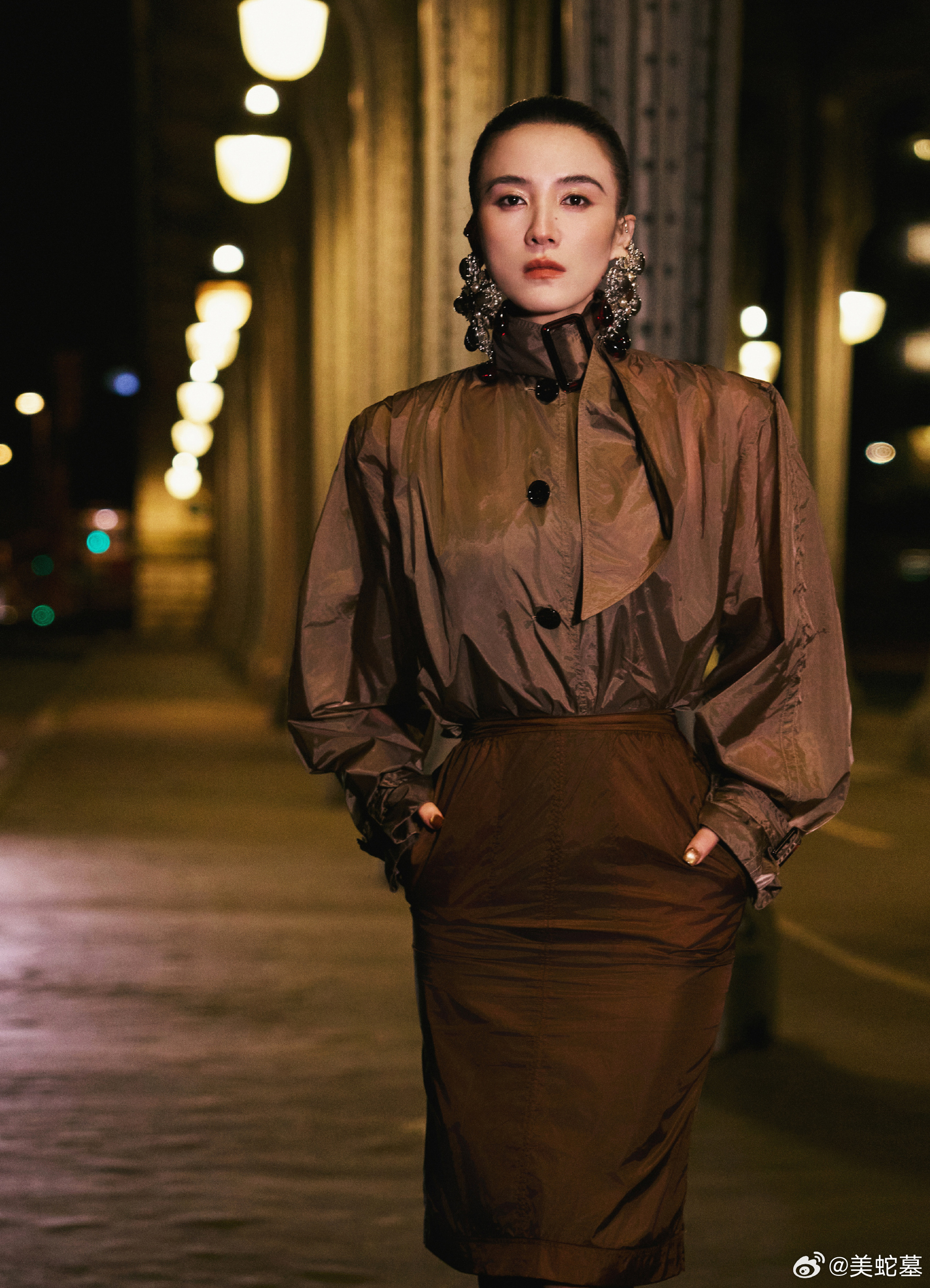 宋佳分享保持气血充足的秘诀 在圣罗兰2026冬季女士时装秀的如画场景里，宋佳分享