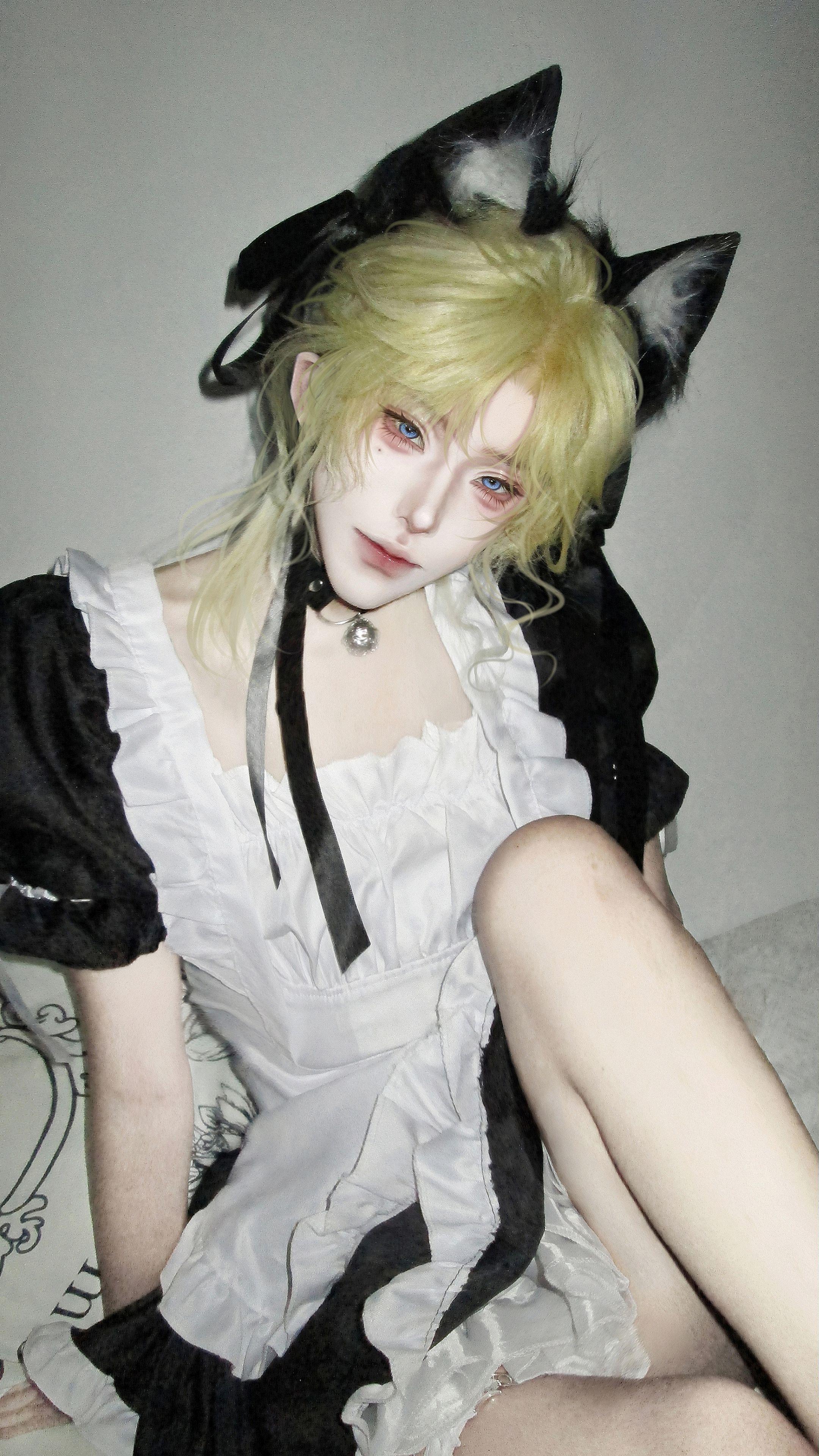 女仆装温小辉。疑似洛羿相册照片曝光