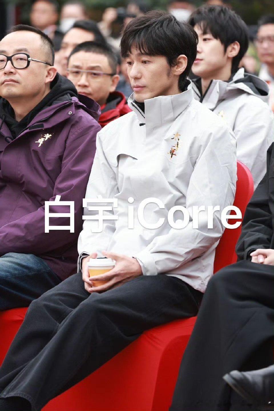 这男的论脸部坎坷崎岖凹凸不平程度在内娱也是数一数二 