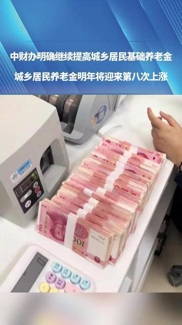 我妈今早蹲在小区门口的苹果摊前，手指拨来拨去，最后捏起个最瘪的。

我刚要劝