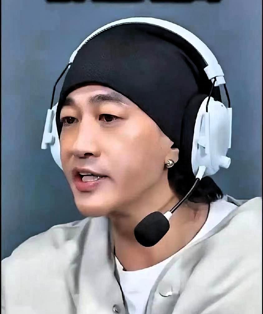 何润东很难塌房了，
原因很简单，
因为他最大的弱点不是没戏拍

对他而言，演艺工