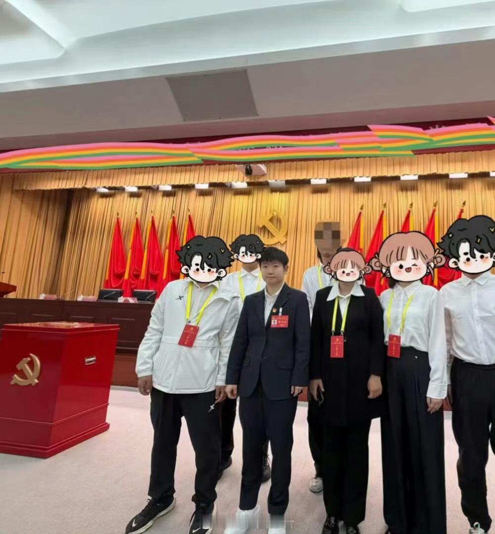 孙颖莎穿西装真的靓，孙颖莎黑西装正脸照片来了！ 